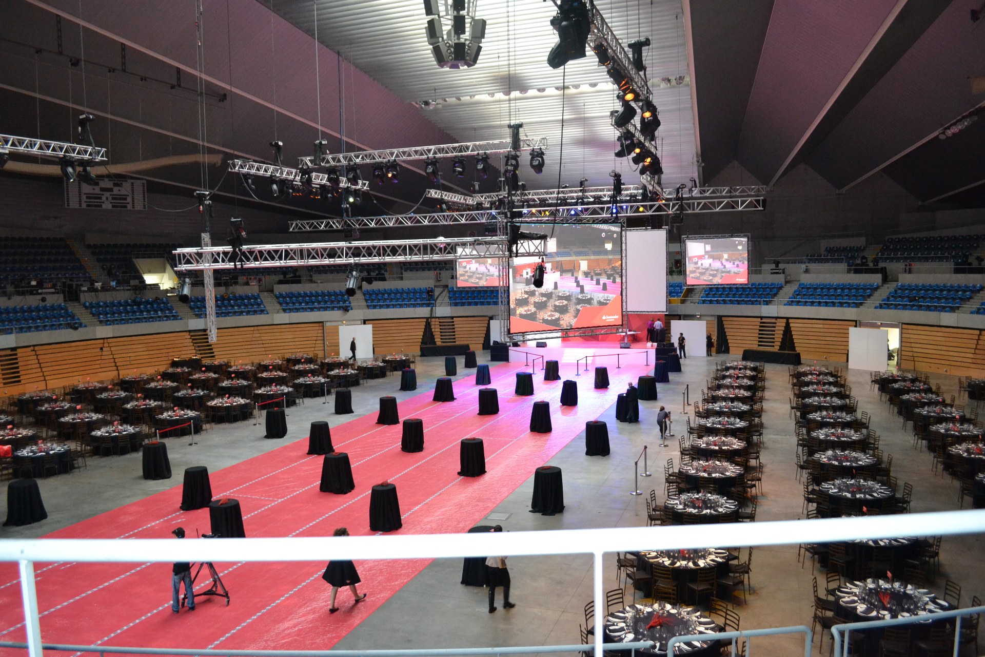 Montaje de gran evento en el Palacio de Deportes de Santander por Hostería de Castañeda